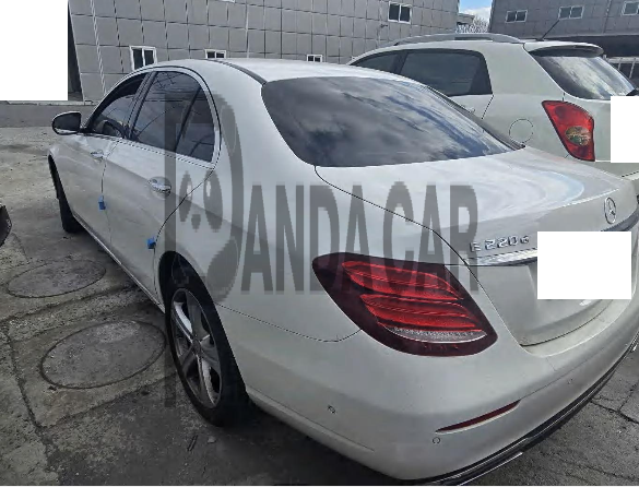 2017 Mercedes-Benz E220 d, photograph 3