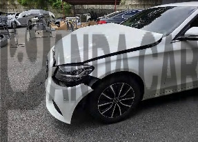 2020 Mercedes-Benz C200, photograph 2