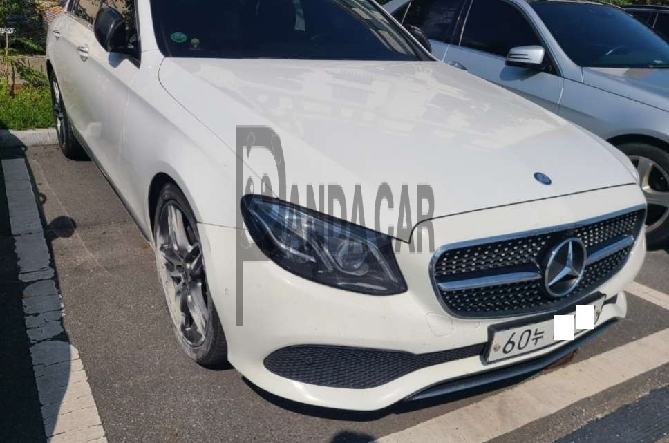 2017 Mercedes-Benz E300 4Matic, photograph 2