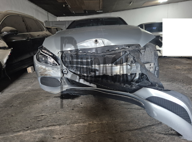 2017 Mercedes-Benz C200, photograph 1