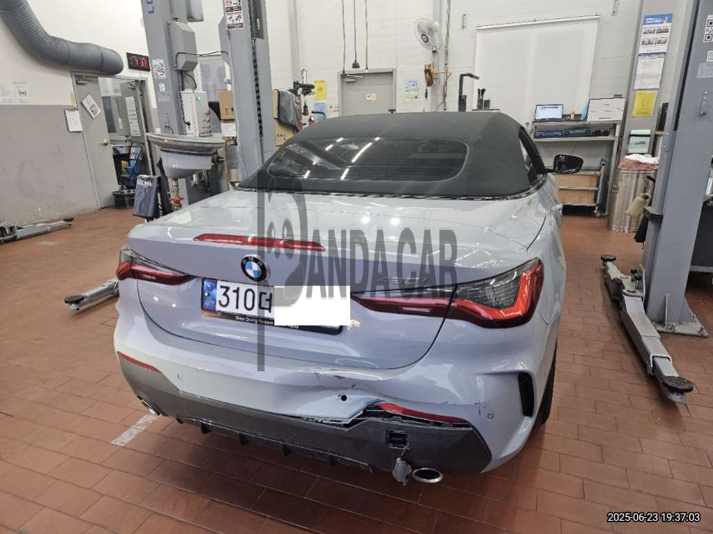 2022 BMW 420i Convertible, photograph 1