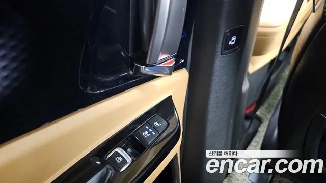 Kia Canival Diesel 7-Seater Signature — photo 1 of 34