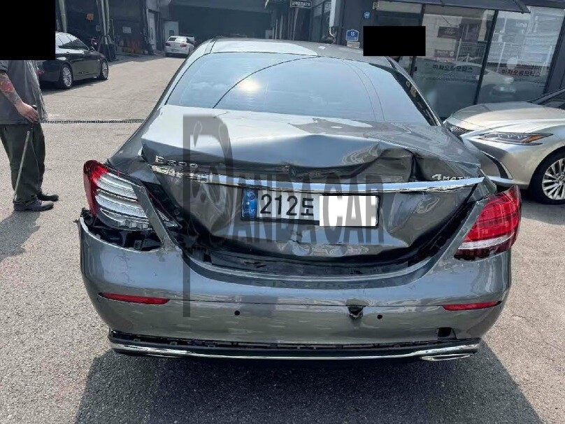 2018 Mercedes-Benz E300 4Matic, photograph 3