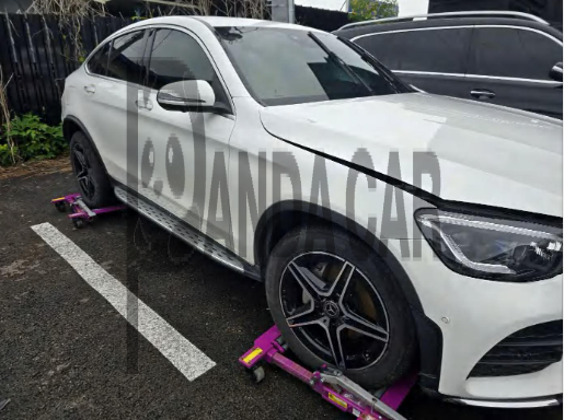 2023 Mercedes-Benz GLC300 4MATIC Coupe, photograph 1