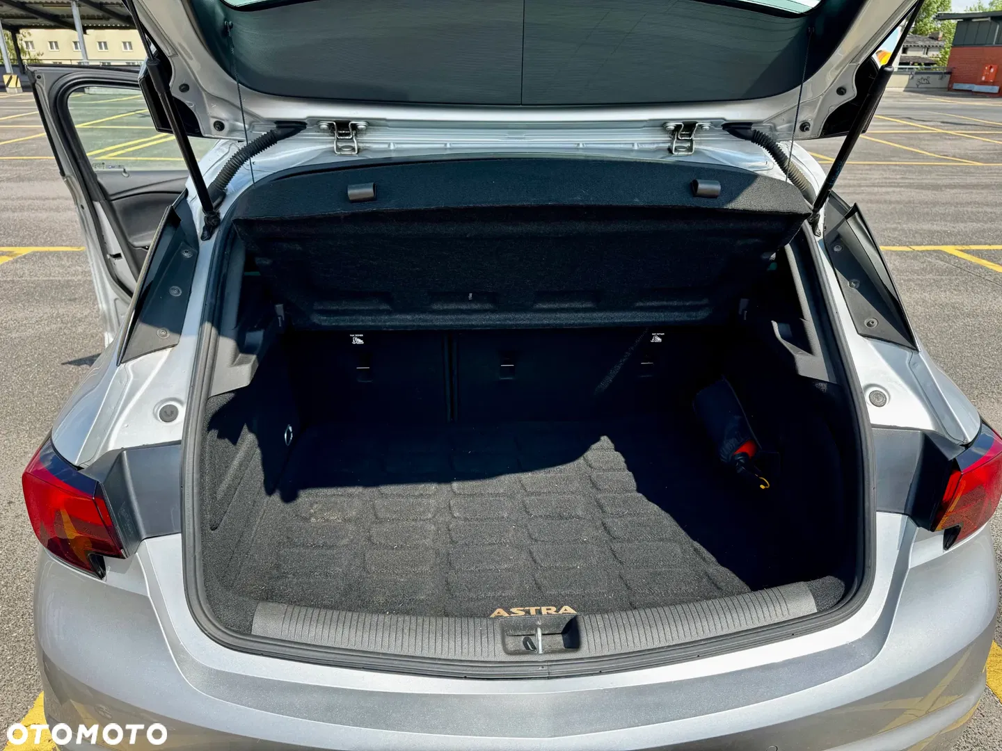 2018 Opel Astra, photograph 12