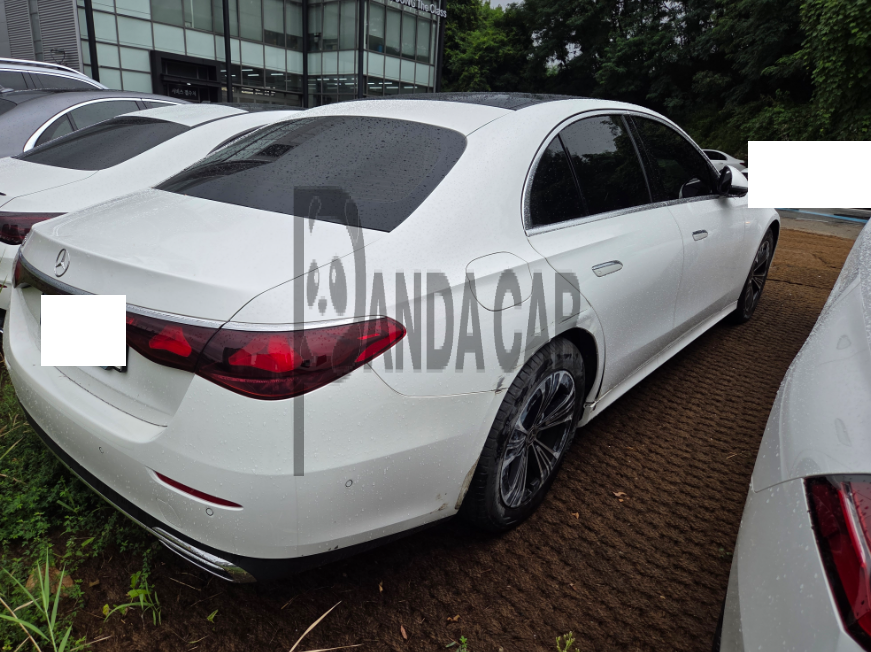 2024 Mercedes-Benz E 200, photograph 2