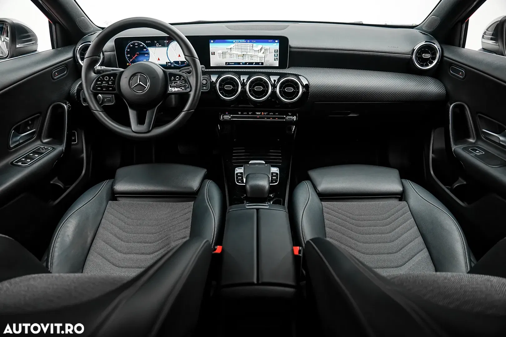 2020 Mercedes-Benz A 180 Sedan 7G-DCT Progressive, photograph 2