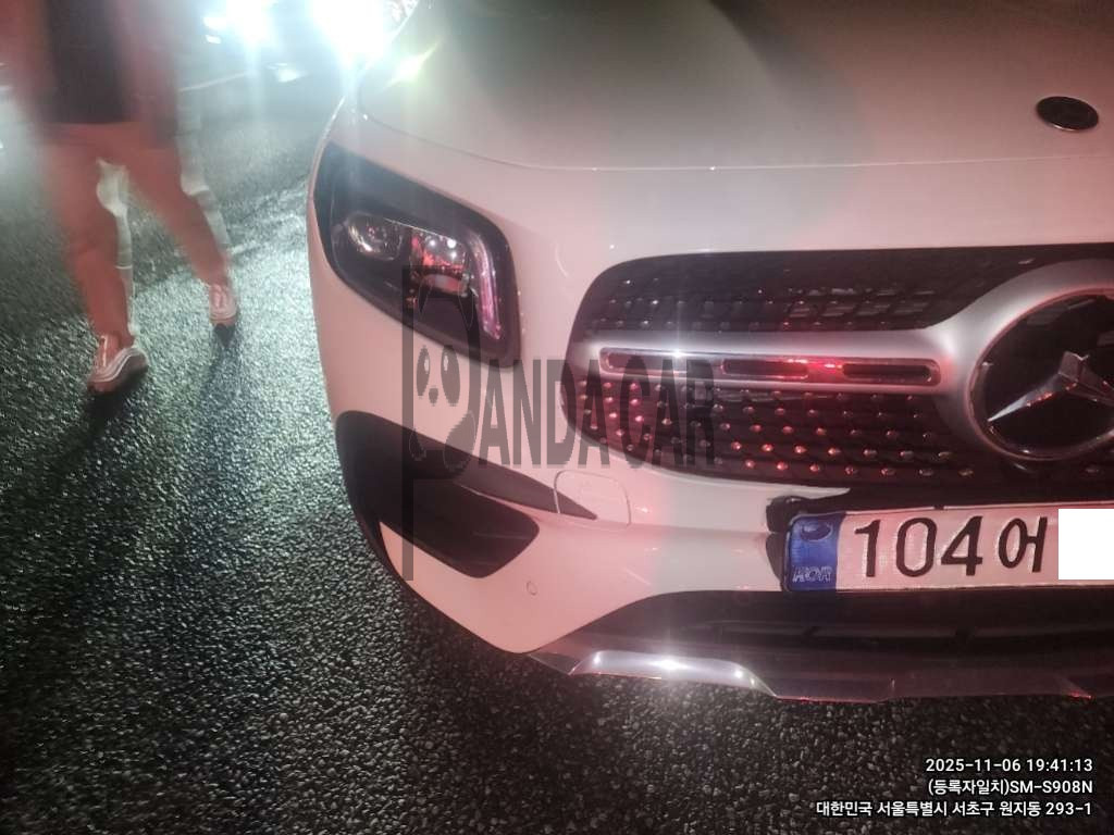 2021 Mercedes-Benz GLB250 4MATIC, photograph 3