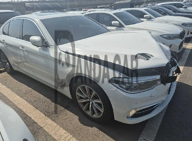 2020 BMW 530e iPerformance Luxury, photograph 3