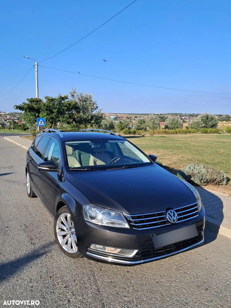 Volkswagen Passat 2.0 TDI BlueMotion Technology Highline DSG — photo 1 of 32