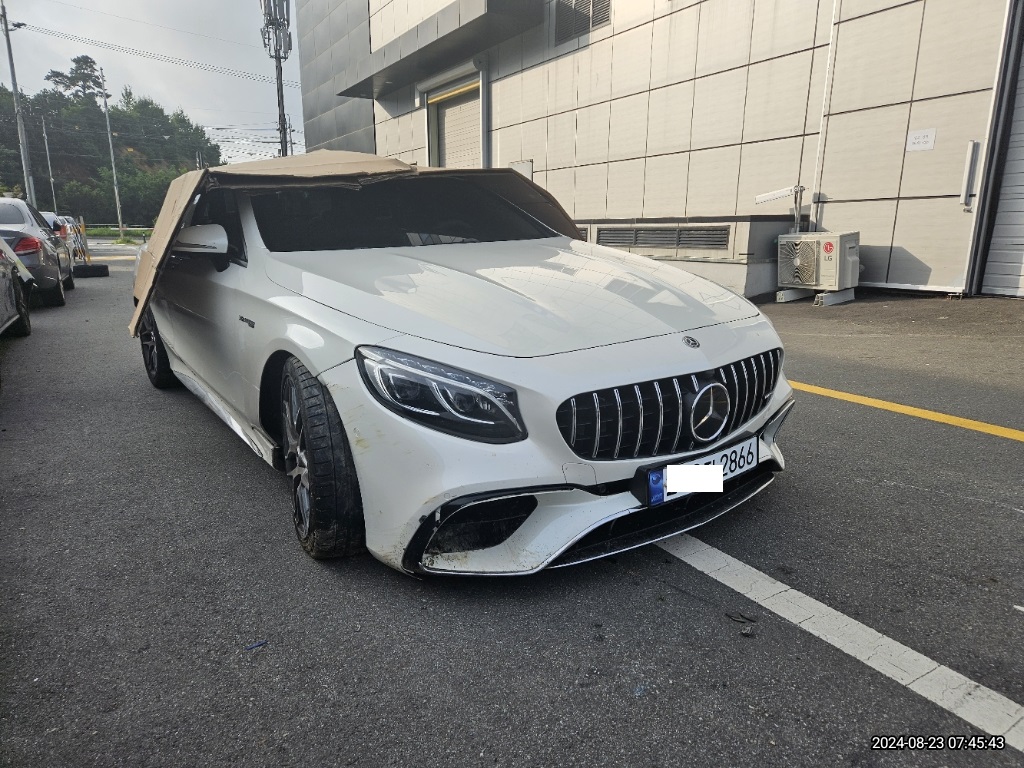 2018 Mercedes-AMG S63 4Matic + Cabriolet, photograph 3