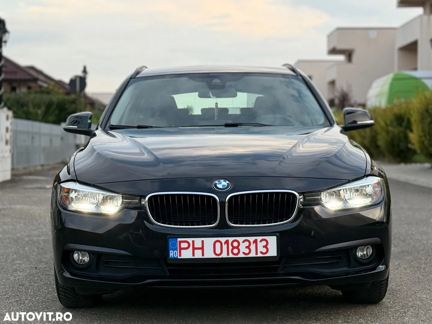2017 BMW Seria 3, photograph 2
