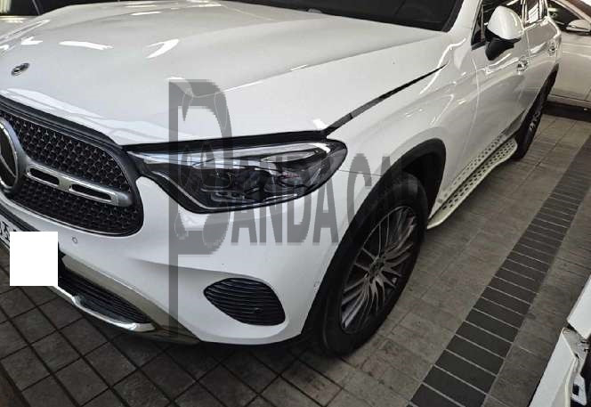 2025 Mercedes-Benz GLC 300 4MATIC Coupe, photograph 4