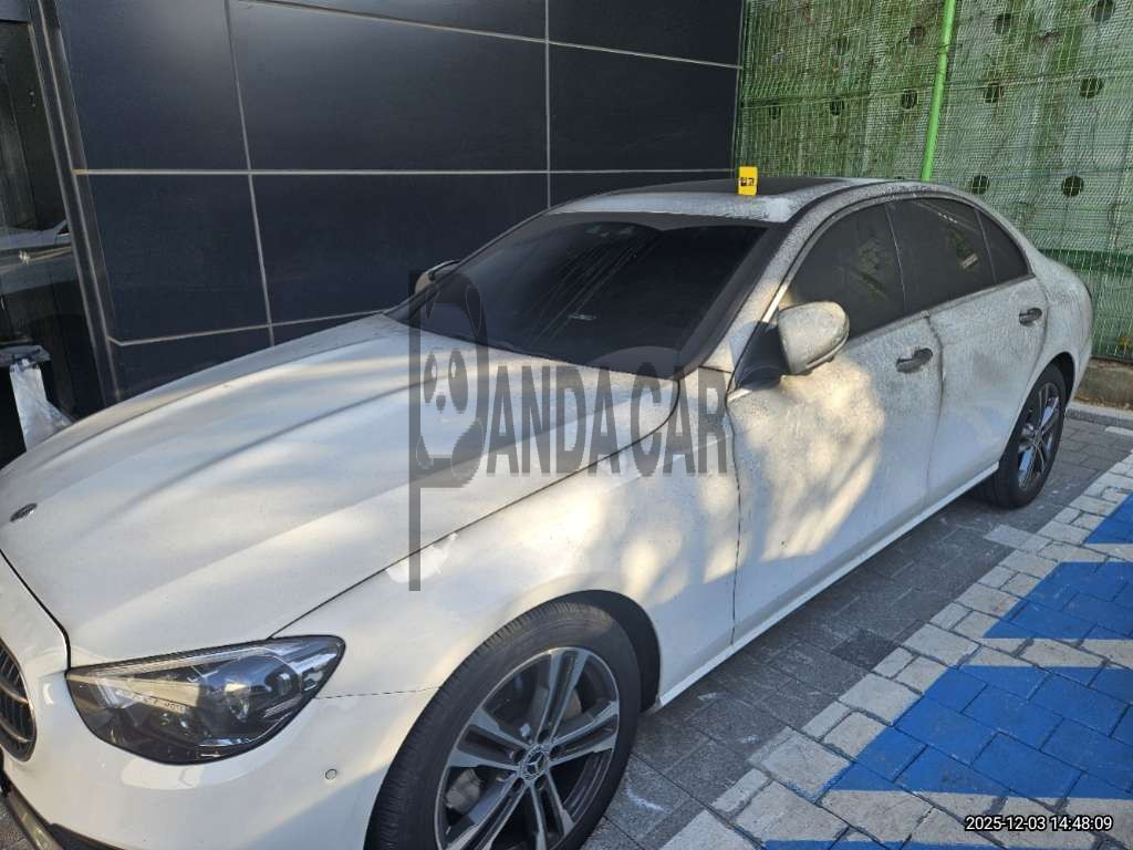 2021 Mercedes-Benz E350 4MATIC, photograph 3
