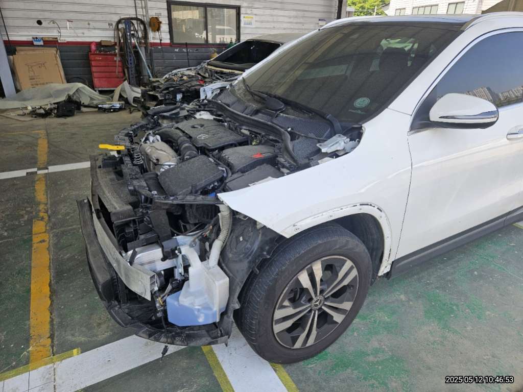 2021 Mercedes-Benz GLA220, photograph 5