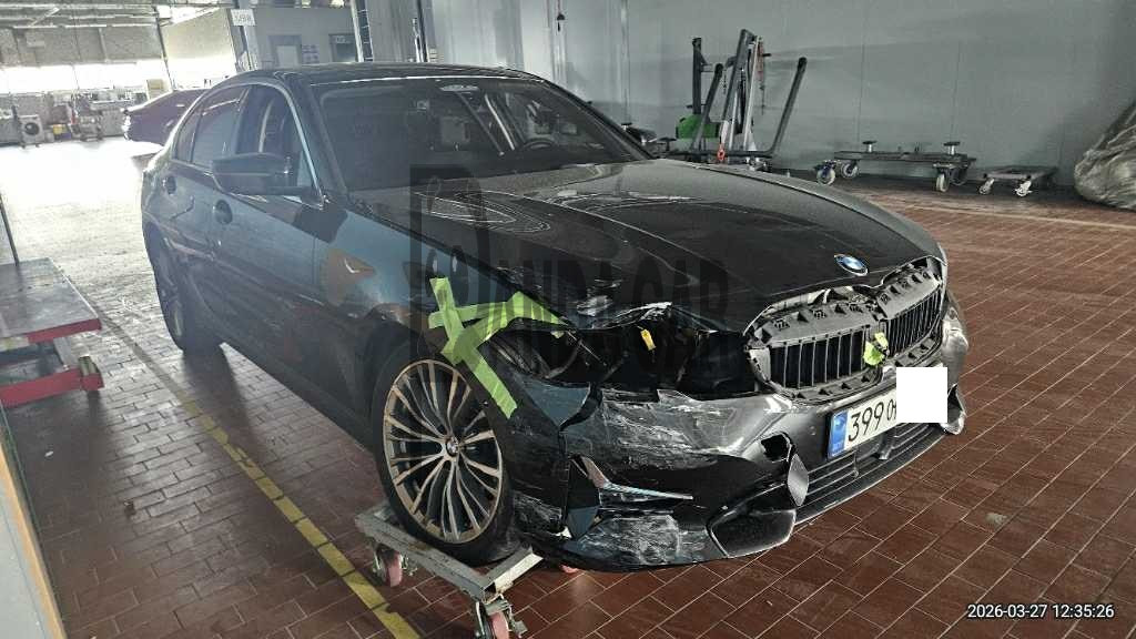 2021 BMW 320i, photograph 2