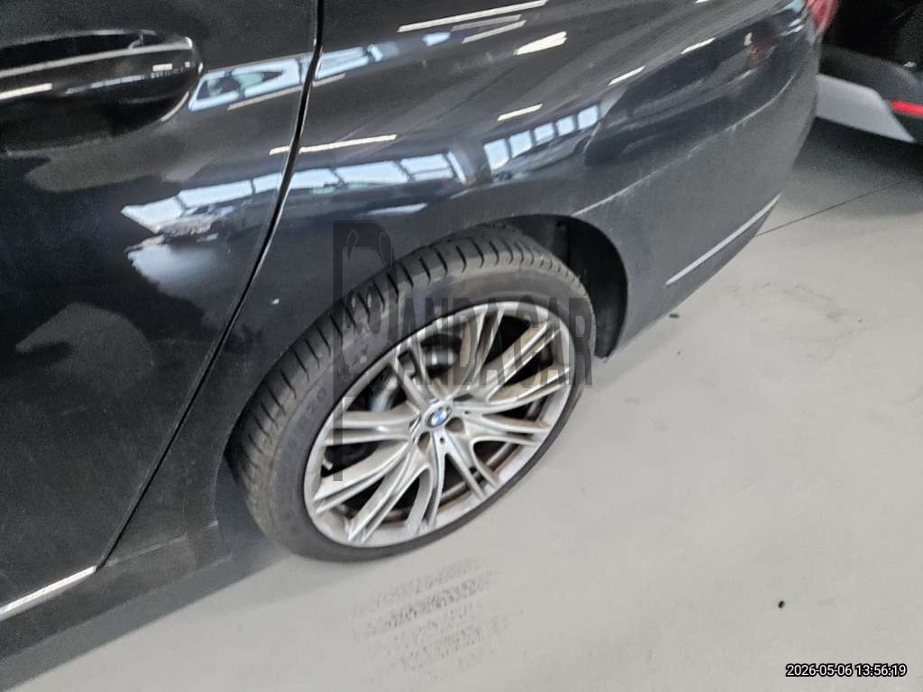 2020 BMW M760Li xDrive Modell V12 Excellence, photograph 2