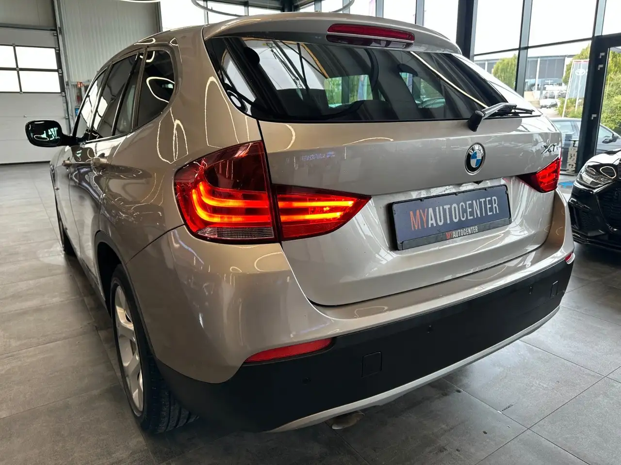 2010 BMW X1 xDrive *KEYLESS*MEMORY*TEMPO*NAV*PDC(CAM)*, photograph 5