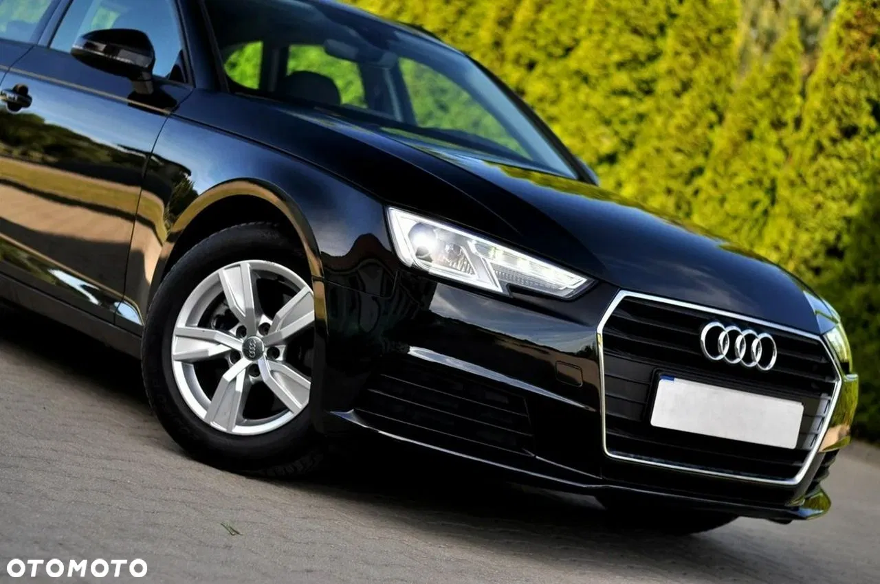 2017 Audi A4 Avant 2.0 TDI Design, photograph 2