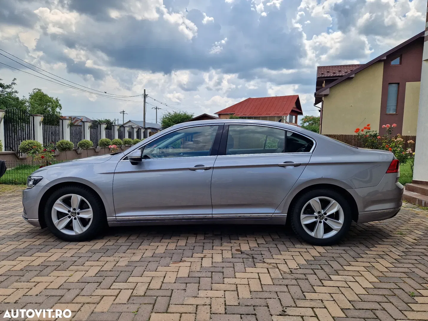 2021 Volkswagen Passat, photograph 2