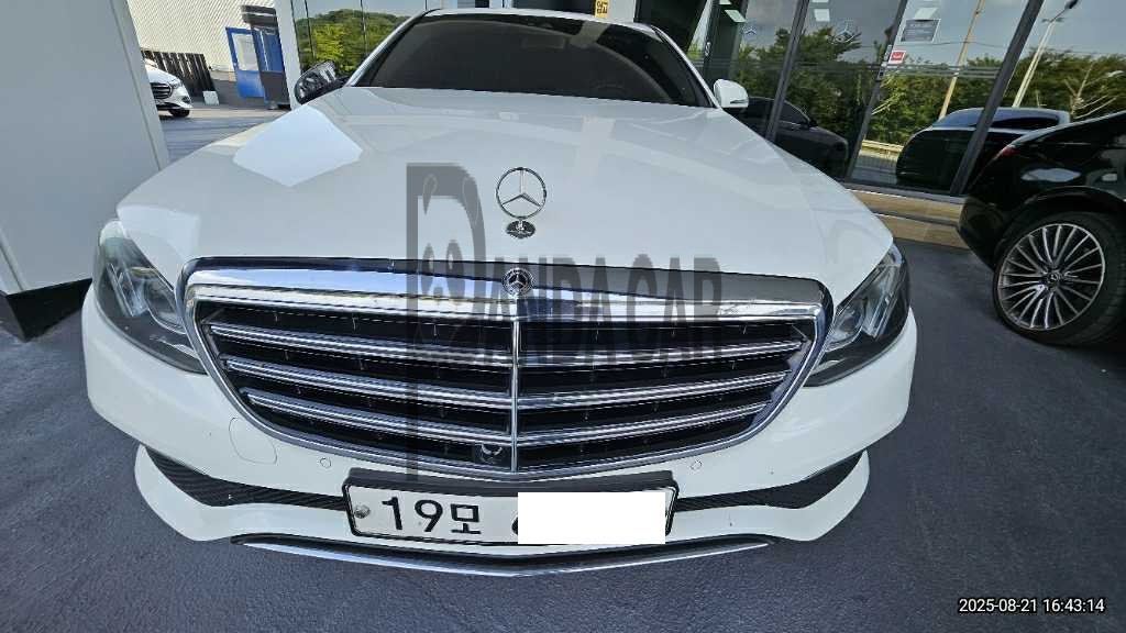 2019 Mercedes-Benz E220 d 4Matic, photograph 1