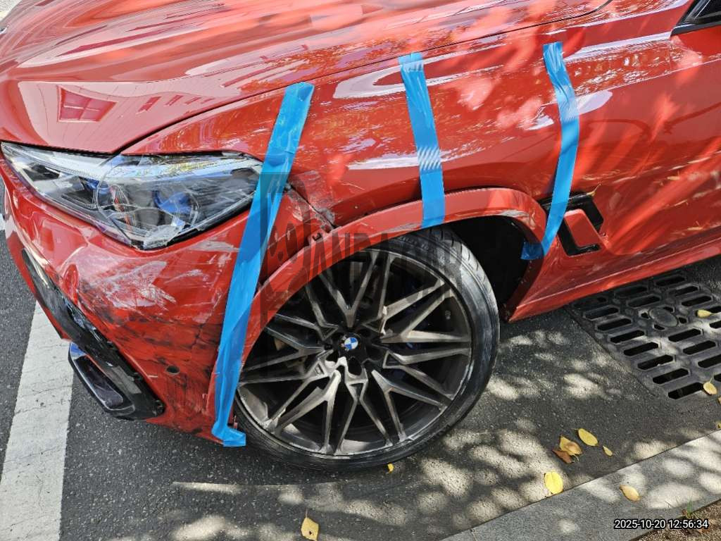 2021 BMW X6 M Competition, photograph 2