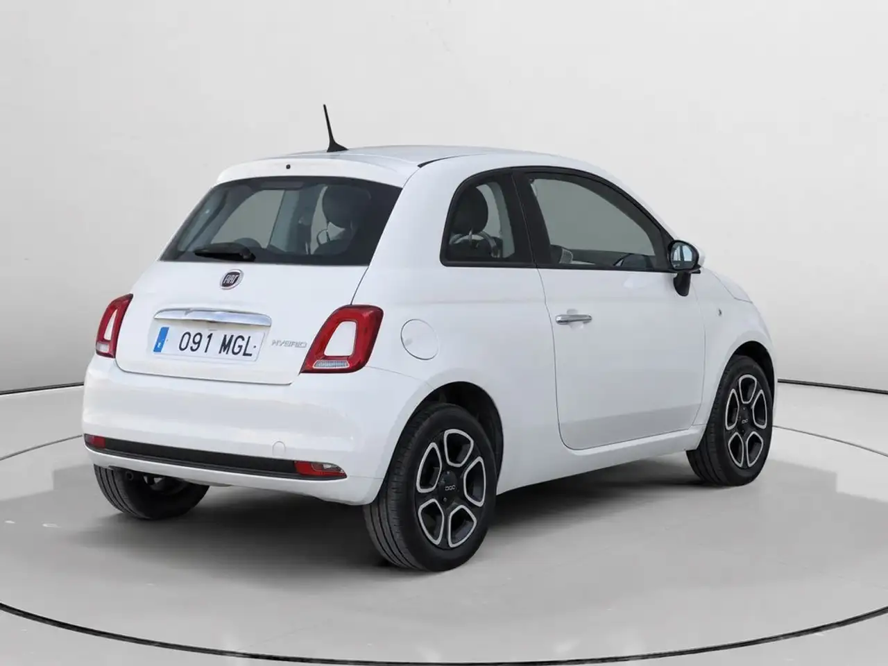 2023 Fiat 500 1.0 Hybrid Club 52kW, photograph 3