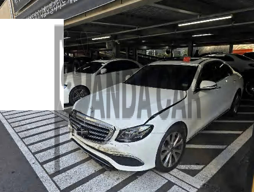 2020 Mercedes-Benz E 300 4MATIC, photograph 3