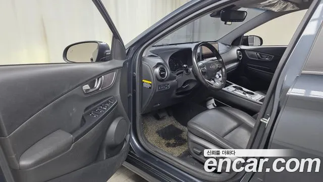 Hyundai Kona Premium — photo 1 of 30