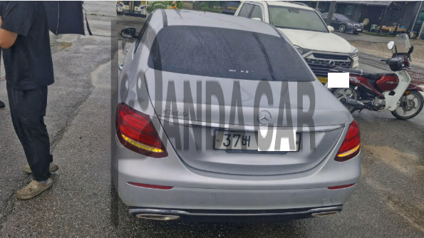 2017 Mercedes-Benz E200, photograph 4