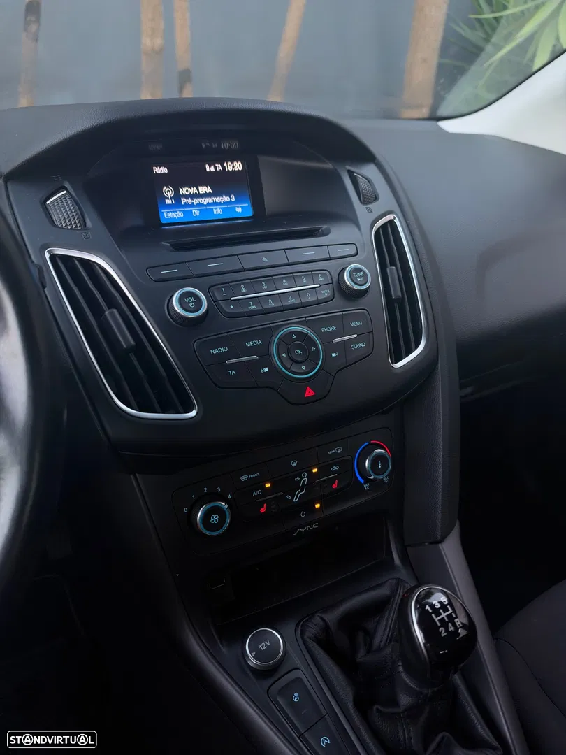 2016 Ford Focus 1.0 EcoBoost S&S SYNC Edition, photograph 12