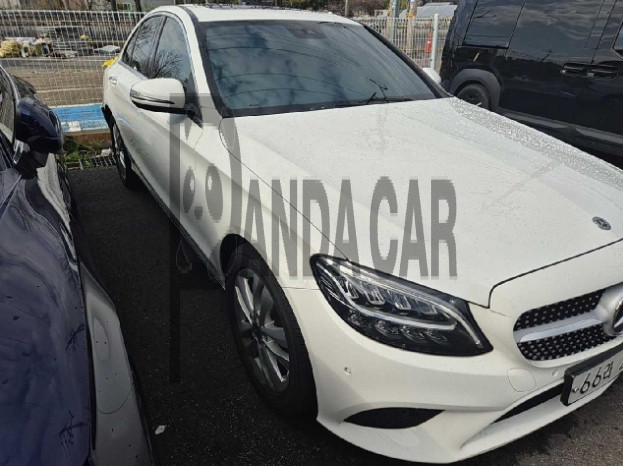 2019 Mercedes-Benz C220 d, photograph 2