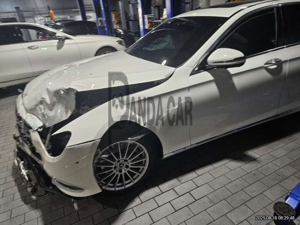 2022 Mercedes-Benz E250, photograph 2