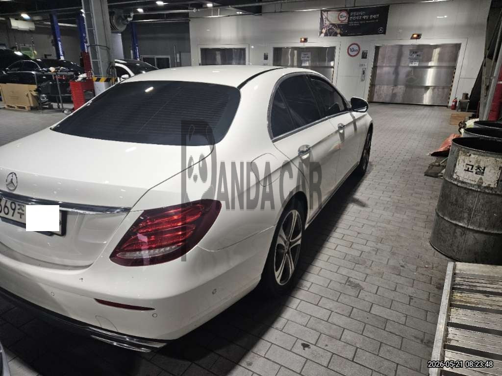 2019 Mercedes-Benz E220 d, photograph 2