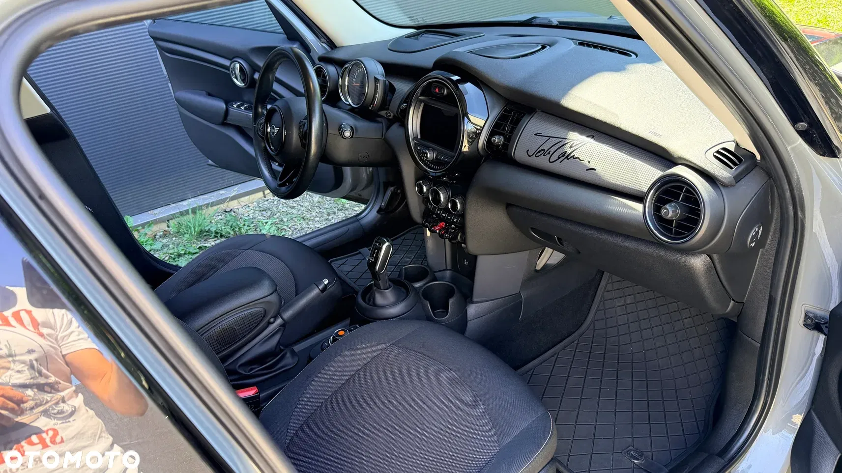 2019 MINI Cooper Standard, photograph 5