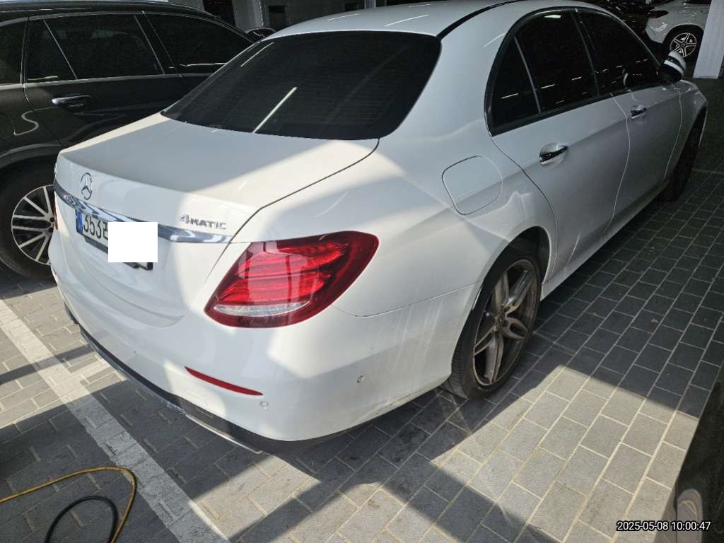 2020 Mercedes-Benz E 300 4MATIC, photograph 4