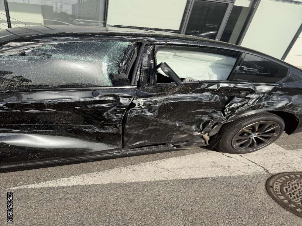 2023 BMW 320i, photograph 5