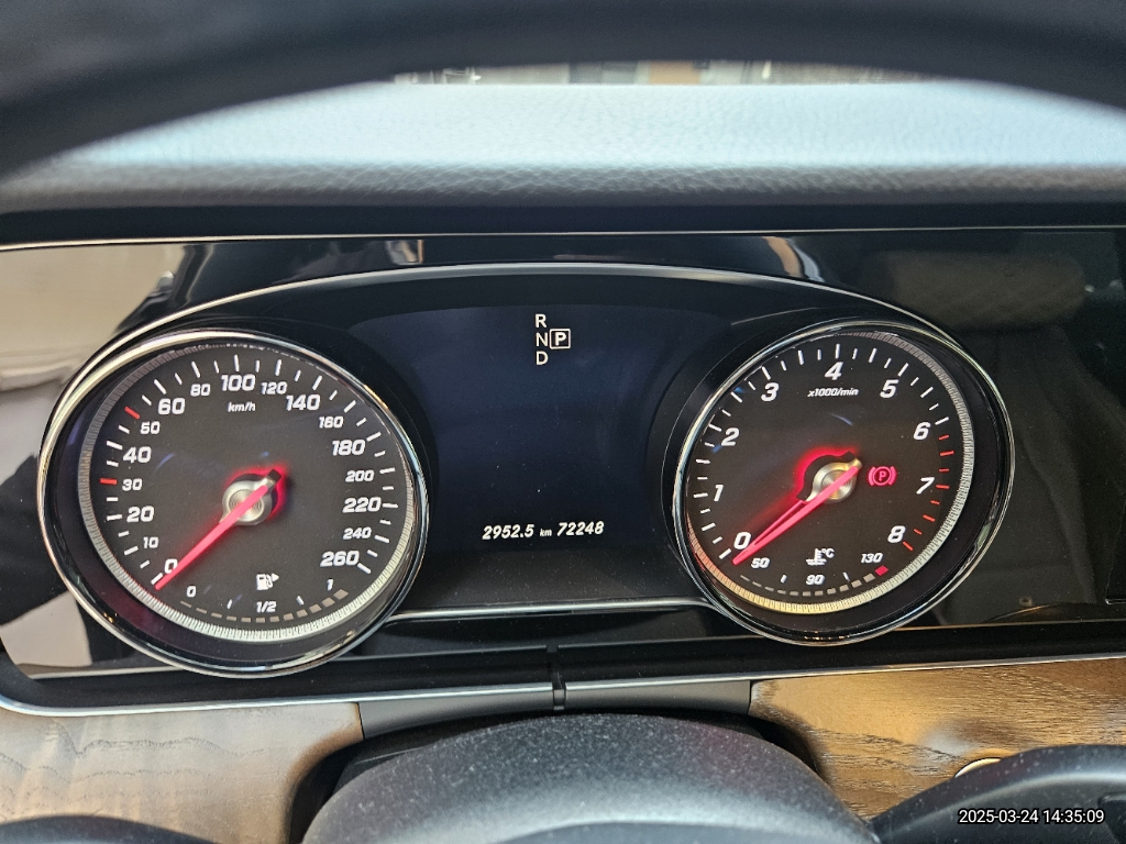 2018 Mercedes-Benz E300 4Matic, photograph 2