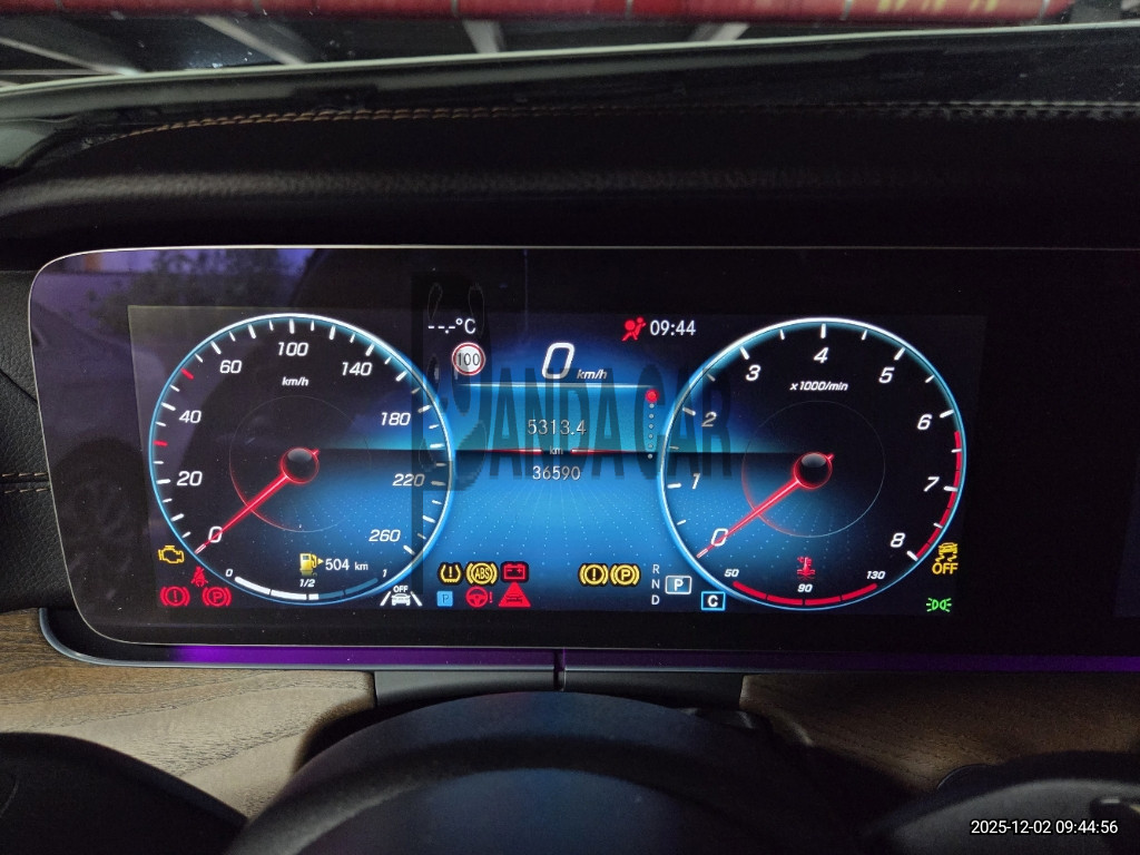 2022 Mercedes-Benz E250, photograph 2