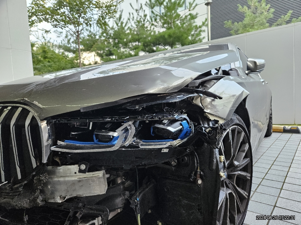 2021 BMW 740Li xDrive, photograph 2