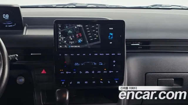 2021 Hyundai Staria Tourer 11-Seater, photograph 2