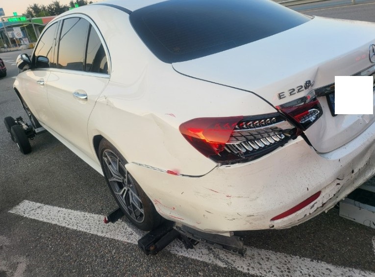 2023 Mercedes-Benz E220 d 4MATIC, photograph 2
