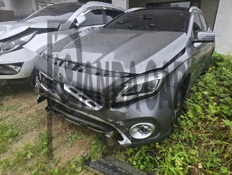 2019 Mercedes-Benz GLA220, photograph 2