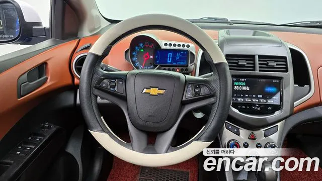 2013 ChevroletGMDaewoo Aveo LS, photograph 11
