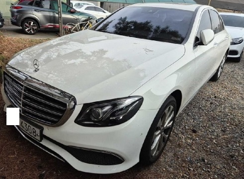2019 Mercedes-Benz E220 d 4Matic, photograph 3