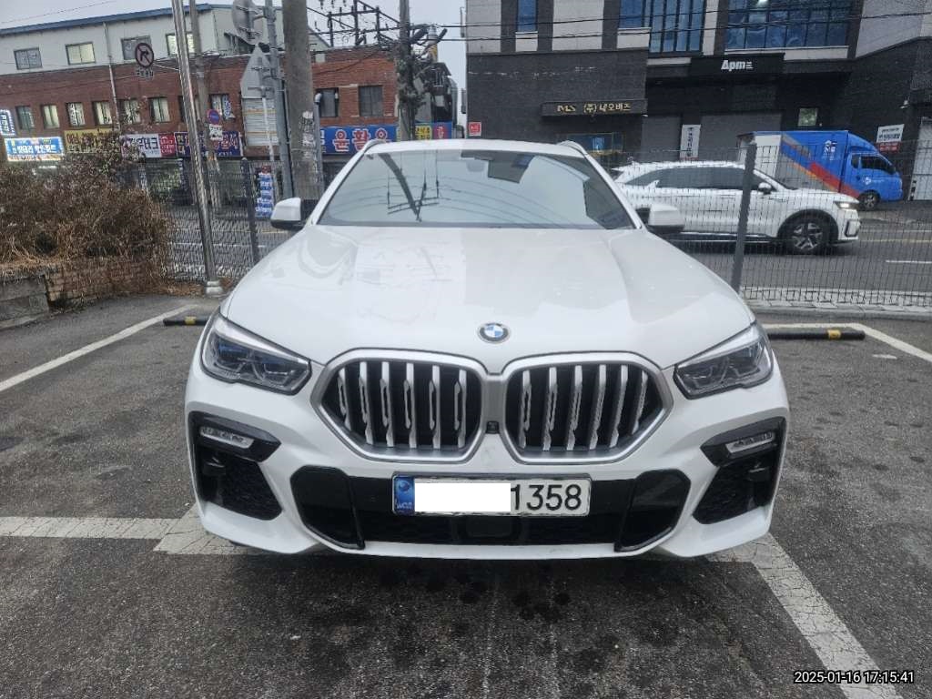 2021 BMW X6 xDrive40i, photograph 1
