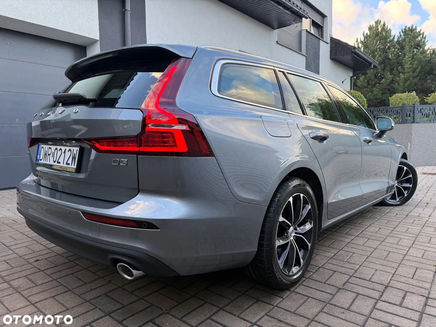 2020 Volvo V60 D3 Geartronic Momentum Pro, photograph 3