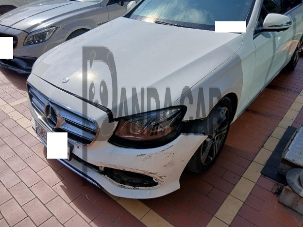 2017 Mercedes-Benz E300, photograph 3