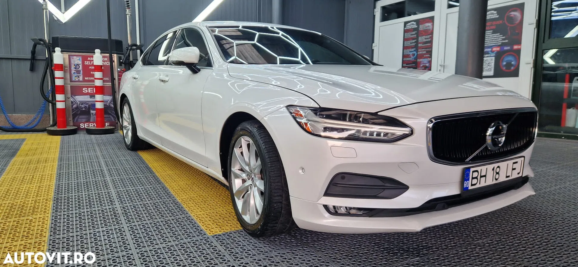 Volvo S90 T6 AWD Geartronic Momentum — photo 1 of 40