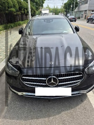 2022 Mercedes-Benz E350 4MATIC, photograph 1